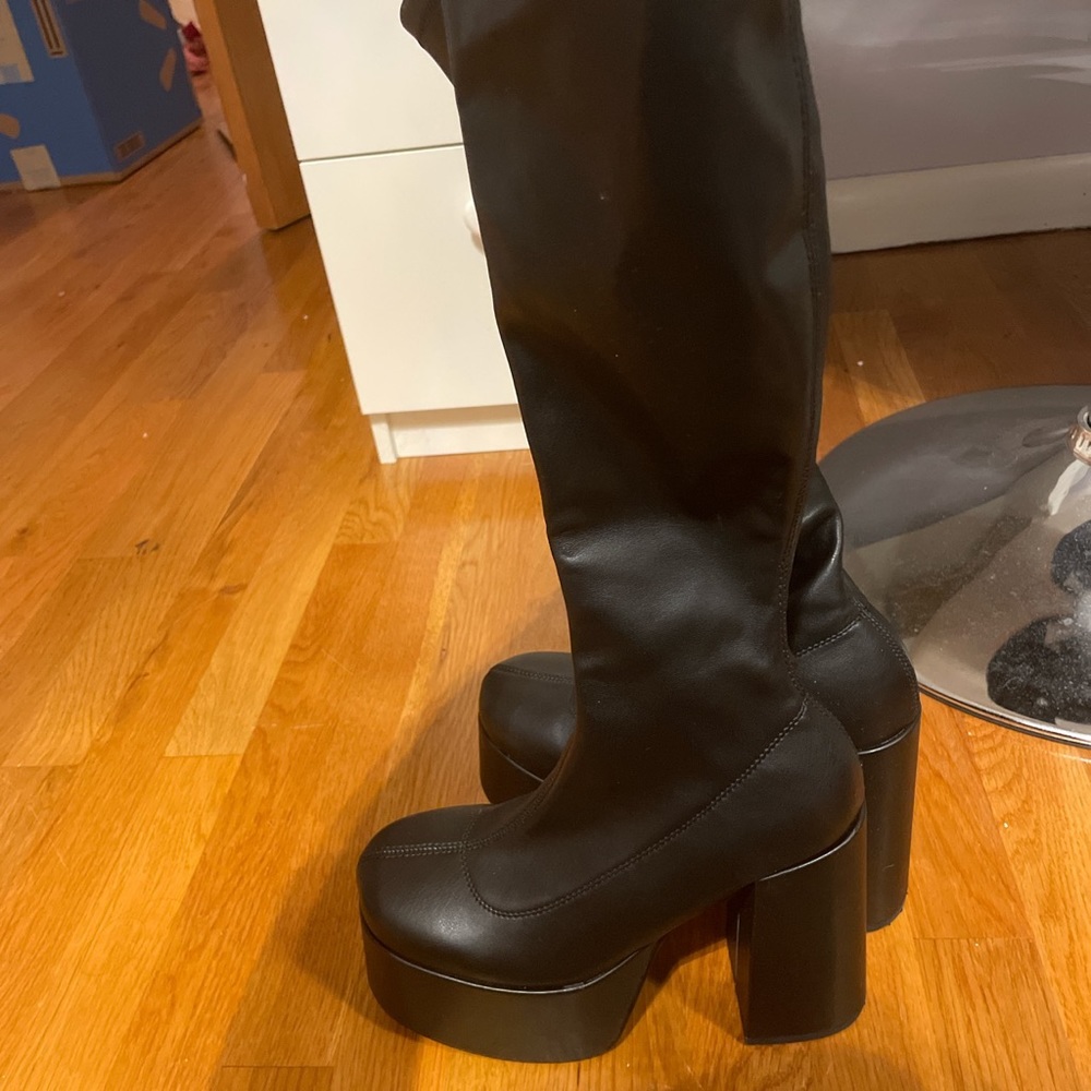 Steve Madden platform boots